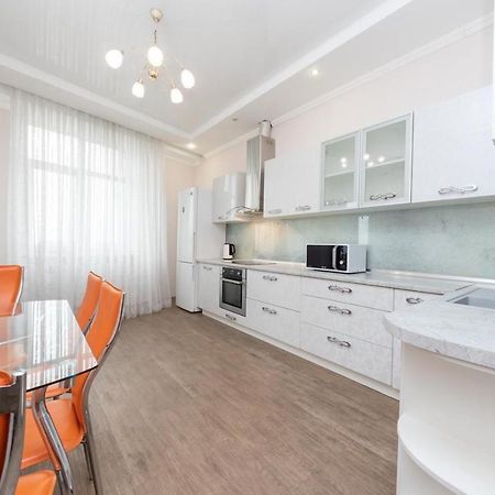 Апартаменти Люкс Класу В Новому Будинку В Центрі Kiew Exterior foto